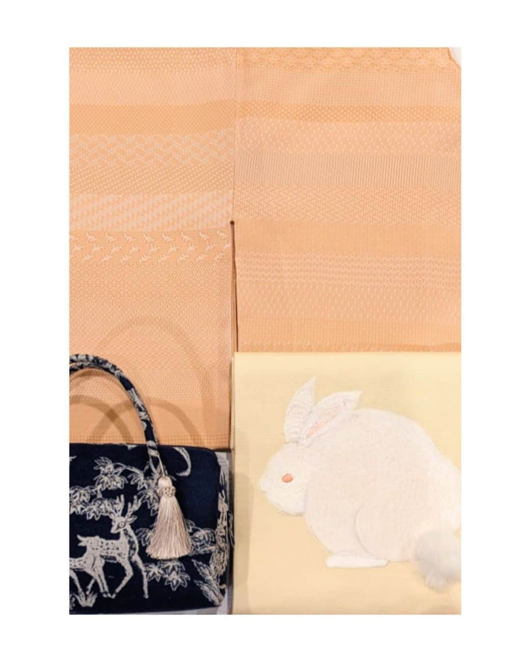 川村亜紀さんのインスタグラム写真 - (川村亜紀Instagram)「御召の小紋に兎さんと鹿さん👘🐇🦌 #kimono #kimonocordinate #japanesekimono #japanesetradition #beautifultradition #lovekimono  #instakimono #기모노  #お着物 #お着物コーディネート #着物コーディネート  #袷 #御召 #御召コーディネート #呉服に志田 さん #名古屋帯 #長吉呉服店 さん  #利休バッグ #丸山邸 さん #亜紀の和装記録」3月26日 12時08分 - _aki1015_