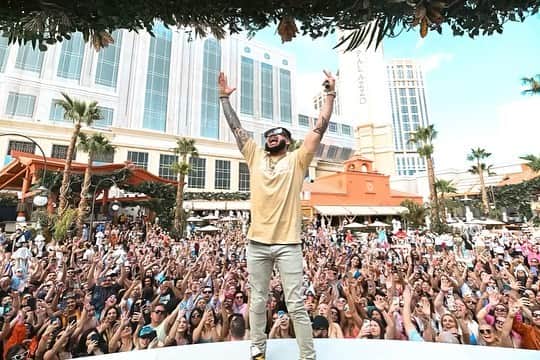Pauly Dさんのインスタグラム写真 - (Pauly DInstagram)「Epic Kick Off To The Vegas Pool Season Today @taobeach 🏖️👙!!! Shout Out To Everyone That Came Out!!!! What Vegas Pauly D Party Are You Coming To Next?!! 🙌🙌🙌🙌  📸 @tobyacuna」3月26日 12時18分 - djpaulyd