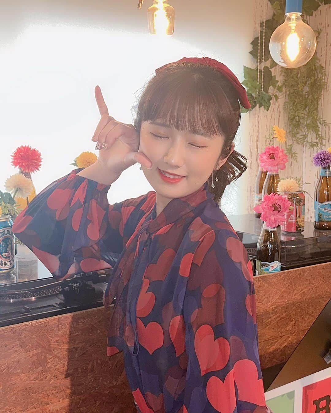 並木彩名のインスタグラム：「レトロガーリー🌸🎩 昨日はさゆりちゃんの生誕ライブでした☺︎🎶💙  AGOで定期的にイベントできるのたのしいねえ🥳元々同じグループで出会って、今はそれぞれ目標を達成しながらソロ活動してて、普段はマブダチで、4人で集まったらAGOで、ほんとたのしい🤩なかよしでお互いを応援&尊敬できる仲間って3150🐶  そしてこういう日にみんなが集まってくれることがほんとにしあわせや〜❗️🥳ありがとうねぇ🌸🌸  次回！7月！OSAKA🐙なーたん生誕AGO AGO SUMMER🌞🌈 #マブダチ#最高で最強#bestfriend #アイドル#地下アイドル#idol #サウナ女子#サウナ#サウナハット  #サウナー #サウナイキタイ#サウナ好きな人と繋がりたい#サウナグッズ  #サウナ部#グラビア#gravure #アイドル#被写体#声真似#sauna#saunahat#サウナスパ健康アドバイザー #サ活#サ活女子」