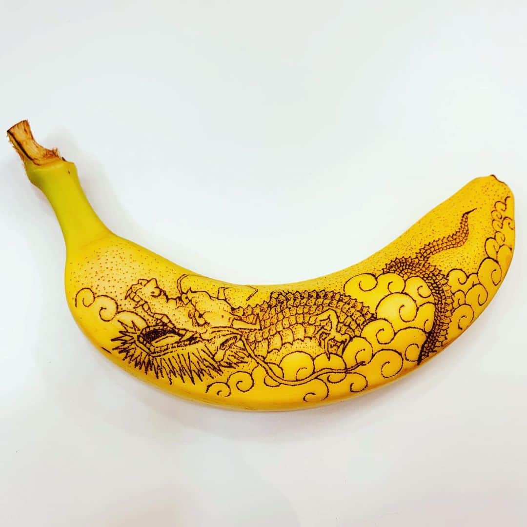 エンドケイプのインスタグラム：「#バナナアート  #バナナ #ラヴィット  #アート #龍  #エンドケイプ  #bananaart  #art  #japan」
