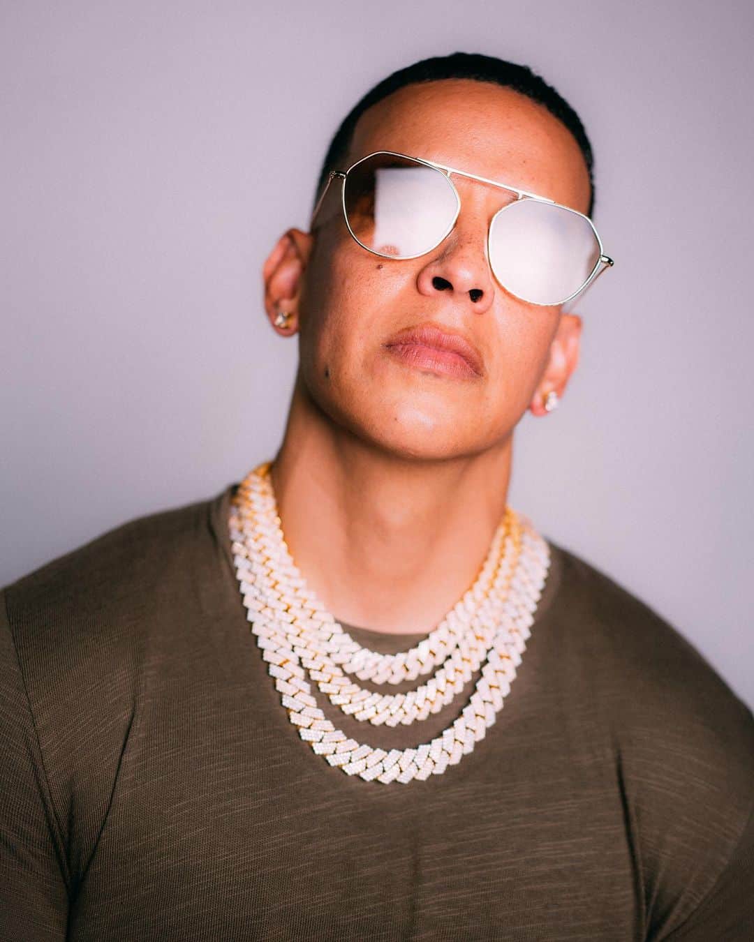 ダディー・ヤンキーのインスタグラム：「Si Legendaddy no hubiera existido, como se llamaría este género? #legendaddy 🔥 #oneyear 🔥」