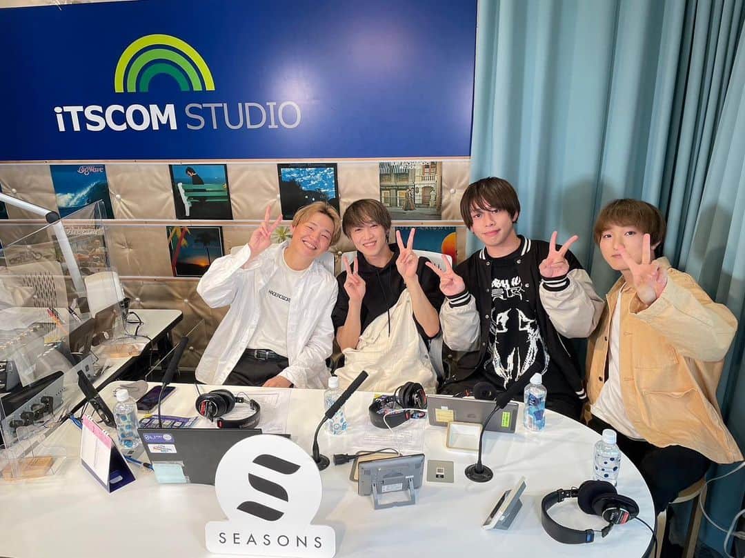 藤井達也のインスタグラム：「SEASONS RADIOありがとうございました😄  A'z Oneから 宮本賢伸さん 嶋村大輝さん 濱口 諒さんが出演してくれました😄🙌  今日もこの後ライブ頑張ってー‼️ ウヤホイウヤホイウヤホイ👏  #FMサルース #たまプラーザ  #ラジオ」