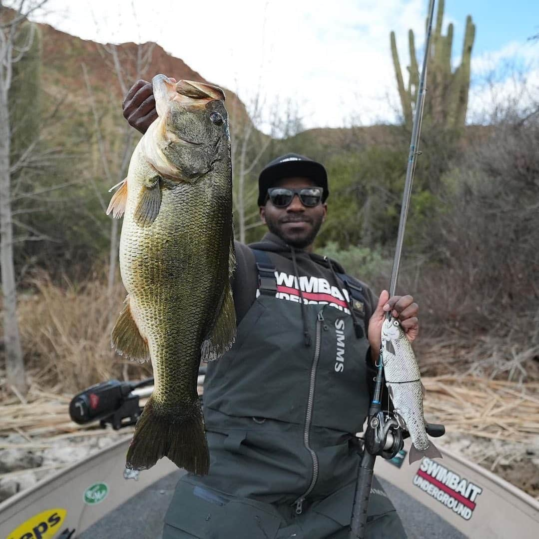 Electric_Fishingさんのインスタグラム写真 - (Electric_FishingInstagram)「Big 🌵 , big baits, big bass.   #ElectricSunglasses #PolarizedSunglasses #StyleThatPerforms #ElectricFishing」3月26日 12時31分 - electric_fishing