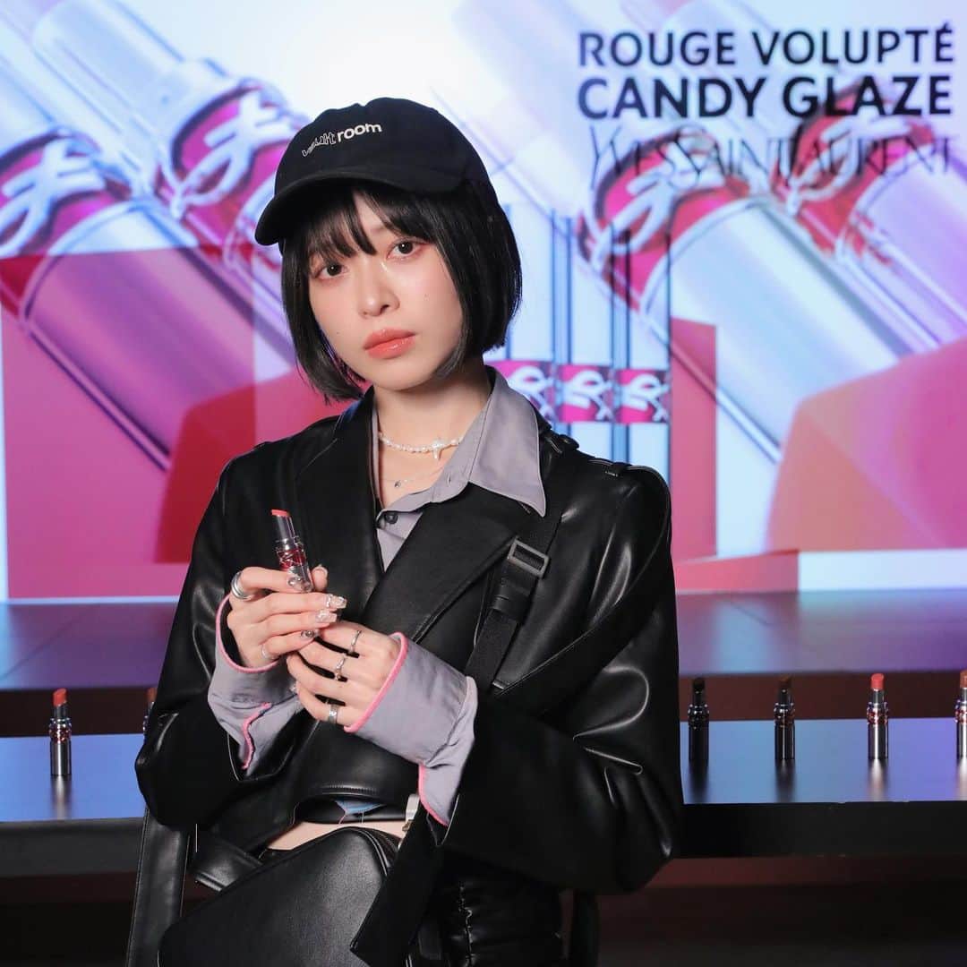 永井亜子のインスタグラム：「@yslbeauty のルージュ ヴォリュプテ キャンディグレーズの新色発表イベントに行ってきました！  美容液成分がたくさん入ってて本当に唇が潤ってぷりぷりになる💄 他の色も絶妙なものが揃っててお店に見に行きたい🥺 私は15番にした！ヌーディーなカラーだけど程よい血色感で赤ちゃんみも出るよ🙏🏻 2番の下地も縦皺なくなってまじサイコー💥  #キャンディグレーズ　#PR #ルージュヴォリュプテキャンディグレーズ」