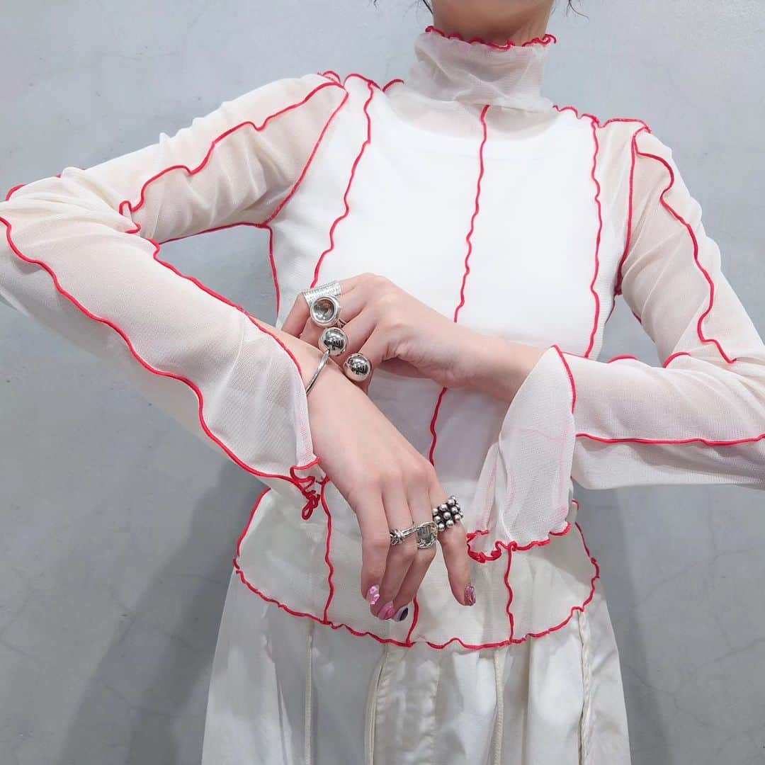吉祥寺 古着屋 Orfeoのインスタグラム：「. ●Orfeo ORIGINAL Stitch Cutsewn  . . ステッチがポイントのオリジナルシアーカットソー Ivory×Red / Ivory×Black / Pattern×Black  #orfeo #kichijoji #tokyo #vintage #used #fashion #coordinate #outfit #オルフェオ #吉祥寺 #東京 #古着 #古着屋 #ヴィンテージ #レディース古着 #吉祥寺古着屋 #コーディネート  . . お問い合わせはインスタグラムのプロフィール掲載のメールアドレスにお願いいたします。コメント、DMでのお問い合わせは受け付けておりませんのでご了承ください。 店頭に出ていないONLINE SHOPの商品もご購入頂けます。気になる商品がございましたら店頭スタッフにお気軽にお声掛けください。」
