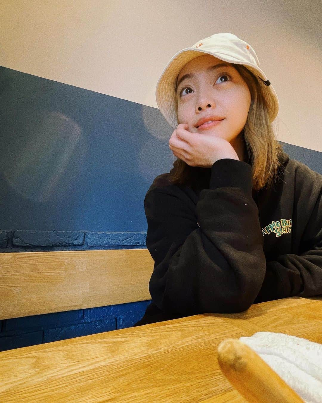 石川あんなのインスタグラム：「オーブ映った🫧  #タコス 美味しかったよ🌮」