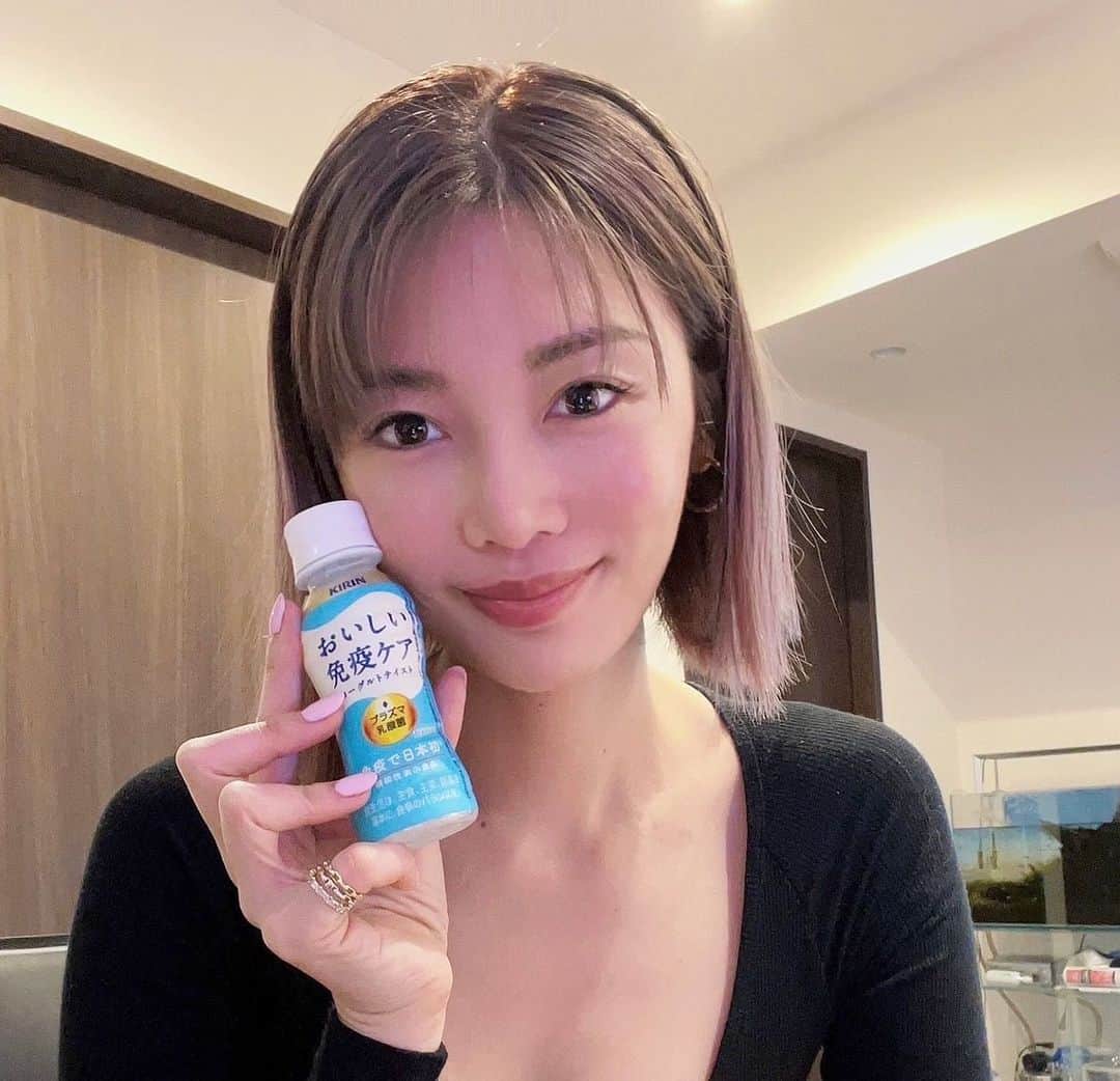島袋聖南のインスタグラム：「プラズマ乳酸菌で3カ月間、免疫ケアを続けてきたよ。 おかげで、この冬を元気に乗り越えられた☺️💪 3月28日に新発売される「キリン おいしい免疫ケア」（機能性表示食品）は手軽においしく免疫ケアを続けられるアイテムだよ。 季節の変わり目って、体調に気をつけたいし、ほどよい甘さと酸味でさわやかなおいしさだから、みんなも試してみてね♡ #おいしい免疫ケア　#免疫ケア　#プラズマ乳酸菌　＃季節の変わり目　#pr　@kirin_beverage」