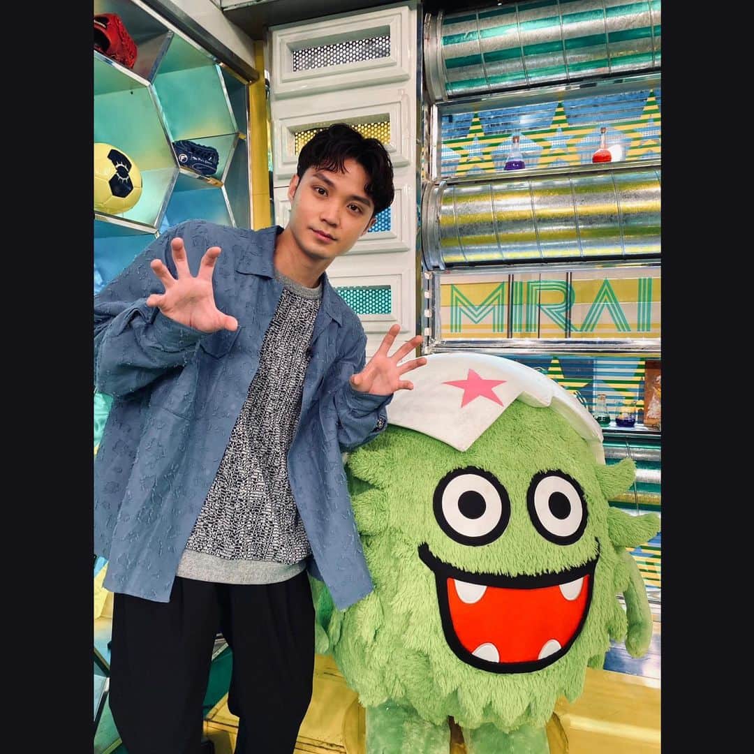 磯村勇斗のインスタグラム：「.  「ミライ⭐︎モンスター」  紹介人として4年間お世話になりました。  ミラモンの現場はいつも楽しくて、関根さん、岡田さん、岡部さん、石田さんも優しくて、スタッフの皆さんもあたたかくて、本当に愛のある素敵な番組でした。 そして、ミライモンスターを追いかけ、応援することができ、僕も沢山刺激を頂きました。  最高の時間だった。 寂しい。 ミラモン大好き。  これからもミライモンスターを応援しています！  #ミライモンスター」