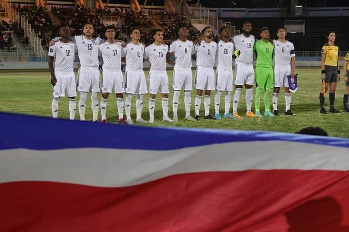 オスカル・デュアルテのインスタグラム：「Qué gran trabajo del EQUIPO 👏🏼👏🏼  #añitamikilona 🇨🇷  @fedefutbolcrc」