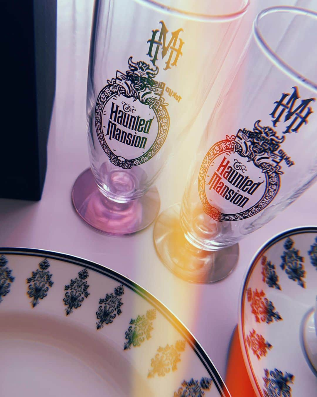 吉田桃華のインスタグラム：「#HauntedMansion  素敵すぎてため息がもれる どストライクな食器が出たら買わない選択肢ないわよ  #可愛すぎて使えない #箱も素敵なんですほんと　 #ホーンテッドマンション  #吉田桃華」