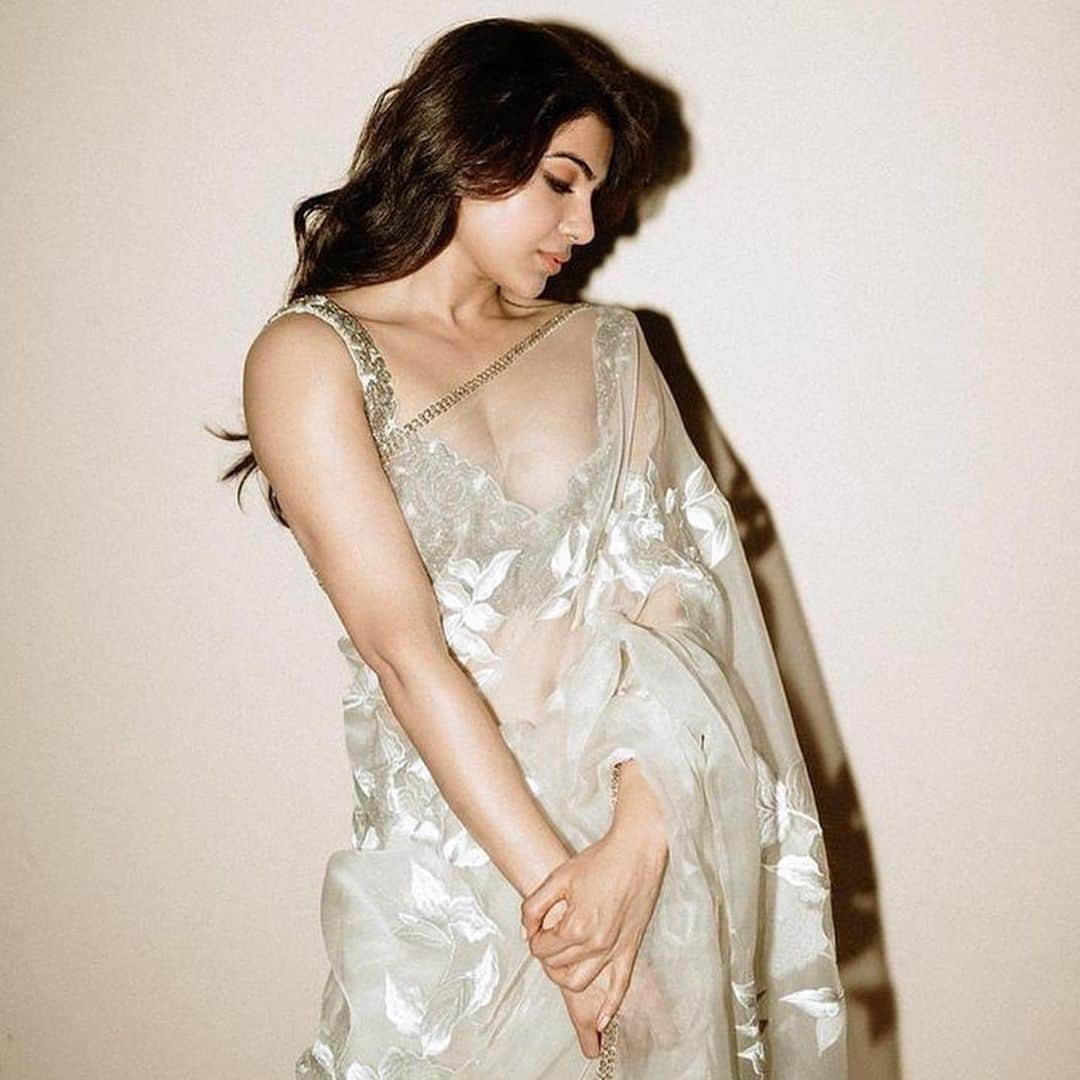 のインスタグラム：「Samantha giving us a bit of vintage glam and how 😍😍😍😍  #indianstreetfashion @indianstreetfashion #indianwedding #weddings #weddingsupplier #wedding #weddingsofinstagram #instawedding  #bridesofindia #bridesofinstagram #indianbridaloutfit #bridaloutfit #weddinglook  #bridestyle #weddingtrend #jewellery #weddinginspo #weddingplanner #weddingblogger #destinationwedding #weddingchoreography #couture #weddingjewellery #weddingshopping #weddingseason #indiandesigner #indianfashion」