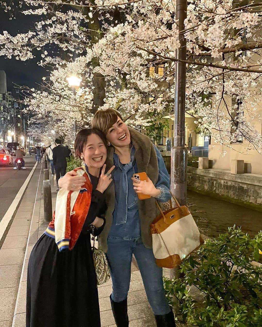 トムセン陽子のインスタグラム：「京都旅行🌸  美味しいものたくさん食べて、 桜をたくさん眺めて、 そして、何より すべてを分かり合っている気の置けない仲間と夜中まで爆笑し合って、 本当に忘れられない、かけがえのないひとときを過ごしました✨️💖 ̖́-‬  はぁ～、しかし、 一夜で3ヶ月分くらい笑ったꉂ🤣w‪𐤔❣️❣️ しかも爆笑。 腹筋崩壊。  最高だった👏👏👏💕💕💕  京都、また行く～❣️  そしてこの女子３人旅は年1のお楽しみの定例会に決定✌️💕  次はどこ行こうか❣️✨️ いまから楽しみ🥰💕💕  #京都」
