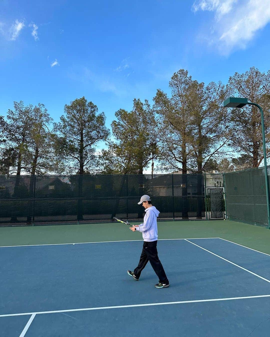 チェ・ナヨンさんのインスタグラム写真 - (チェ・ナヨンInstagram)「좋다 테니스 🎾 라켓 두개 사고 신발도 사가야지🥰 미국은 야외 테니스 코트가 정말 많구나 공원마다 있어요☺️」3月26日 14時01分 - nychoi87