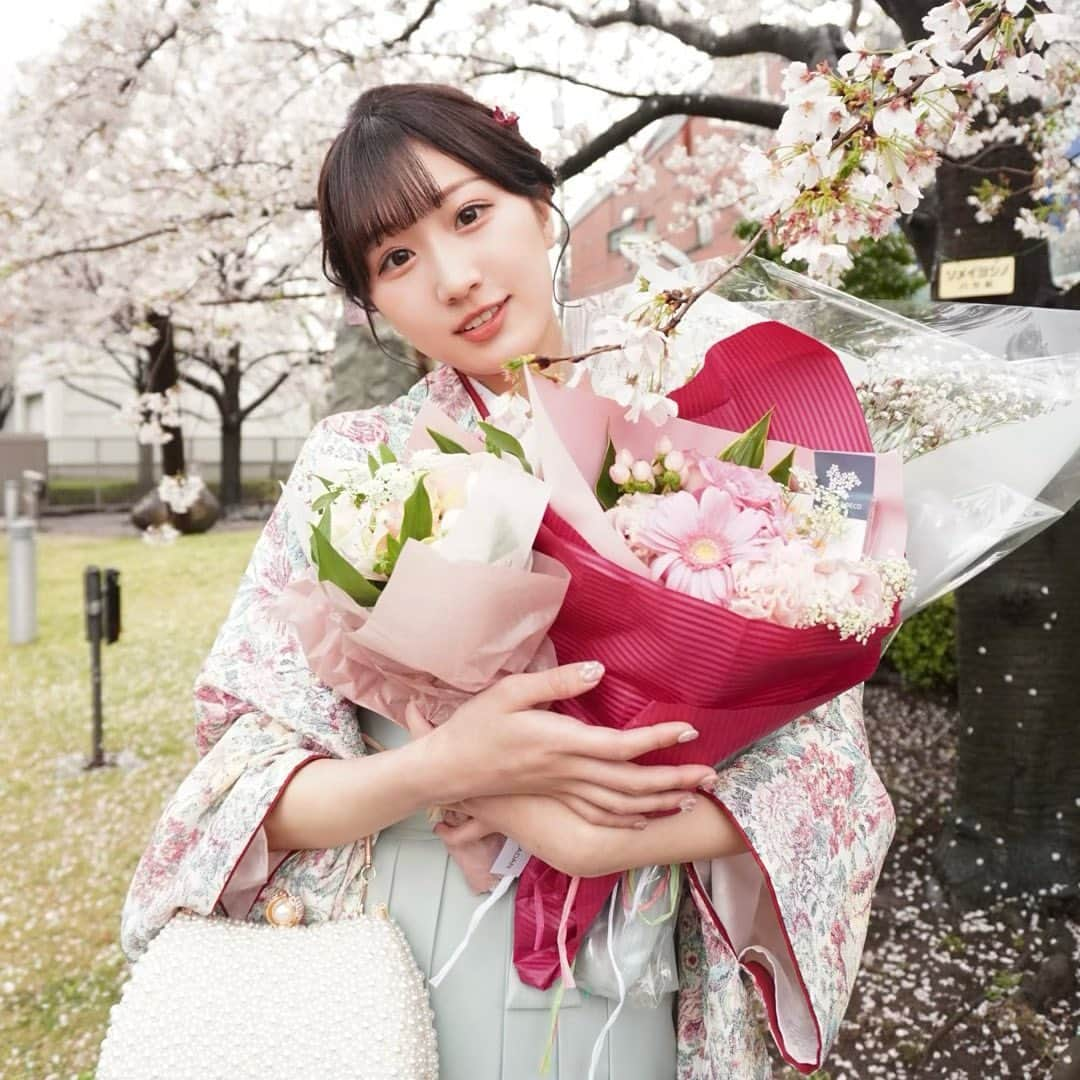 田辺真南葉さんのインスタグラム写真 - (田辺真南葉Instagram)「卒業式当日は春らしい袴を着用しました🌸」3月26日 14時18分 - manaha_tanabe