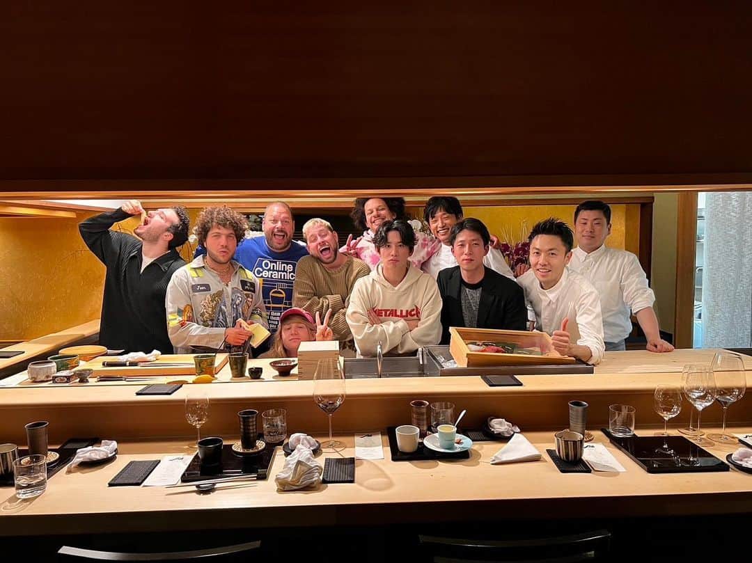 Taka のインスタグラム：「Sushi party in LA last night 😎」