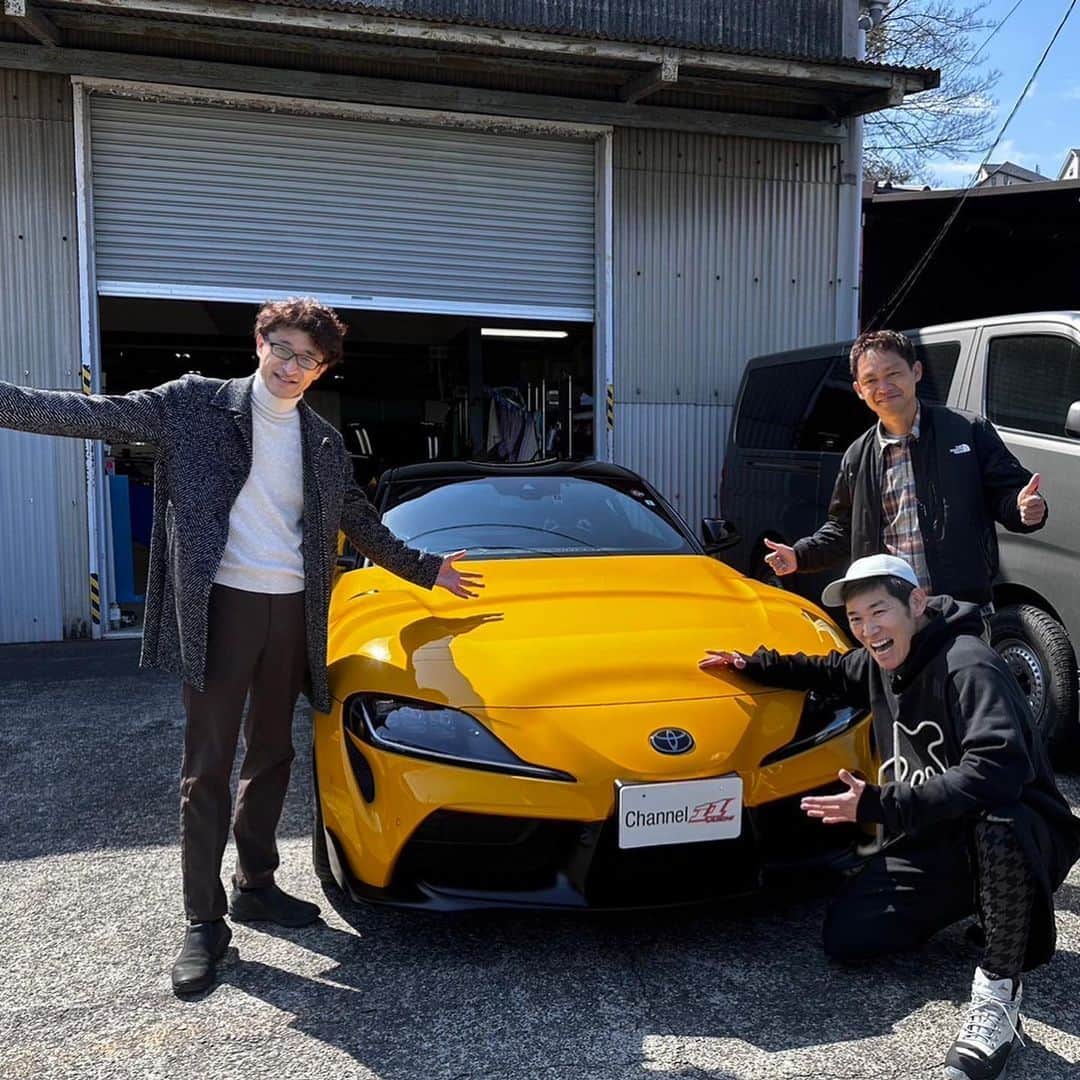 のインスタグラム：「先日8か月待って納車されたGRスープラ！待ってる間ずっとYouTubeでスープラ動画を漁っていました😅 そこで背中を押してくれたリビングレジェンドレーサー脇阪さん @juichiwakisaka のチャンネルでアーデの雨宮さん @arde.hidetoame プロデュースのカーラッピングを紹介していてビビビフォー⚡️今回アーデさんのご好意でHGスープラがさらにカッコよくなりました‼️ 詳しくはHGのYouTubeチャンネルにアップしております。脇阪さんとのコラボも後日アップされますのでお楽しみにに〜😎」