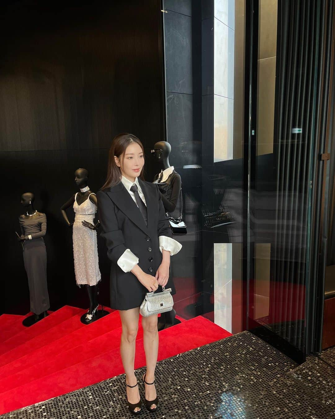 BoAさんのインスタグラム写真 - (BoAInstagram)「@dolcegabbana 청담 플레그쉽에서🖤#dolcegabbana」3月26日 14時36分 - boakwon