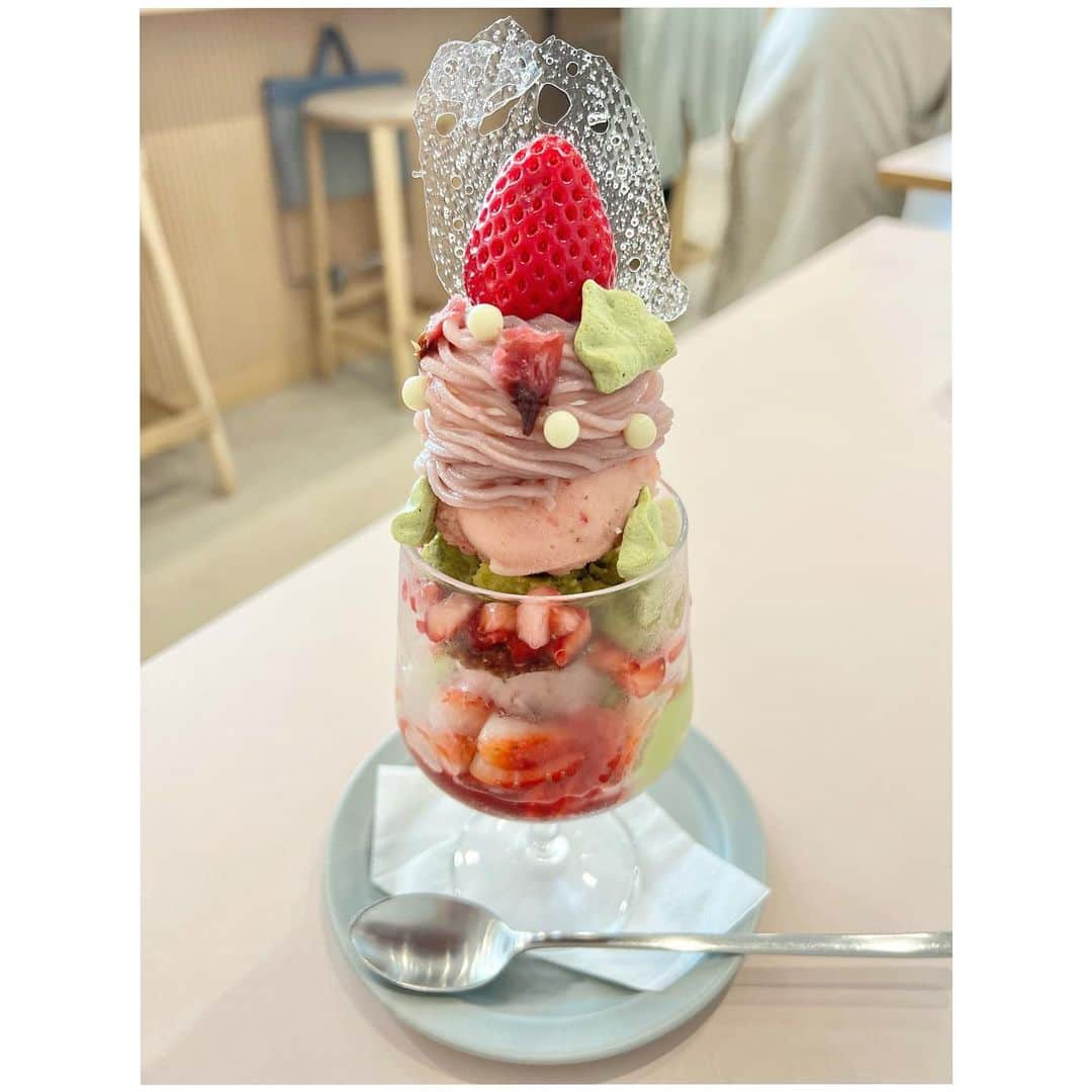 永島優美さんのインスタグラム写真 - (永島優美Instagram)「* いちご×桜🍓🌸  #パフェ活 #strawberry  #あまりん #あまおとめ #紅ほっぺ」3月26日 20時05分 - yuumi_nagashima