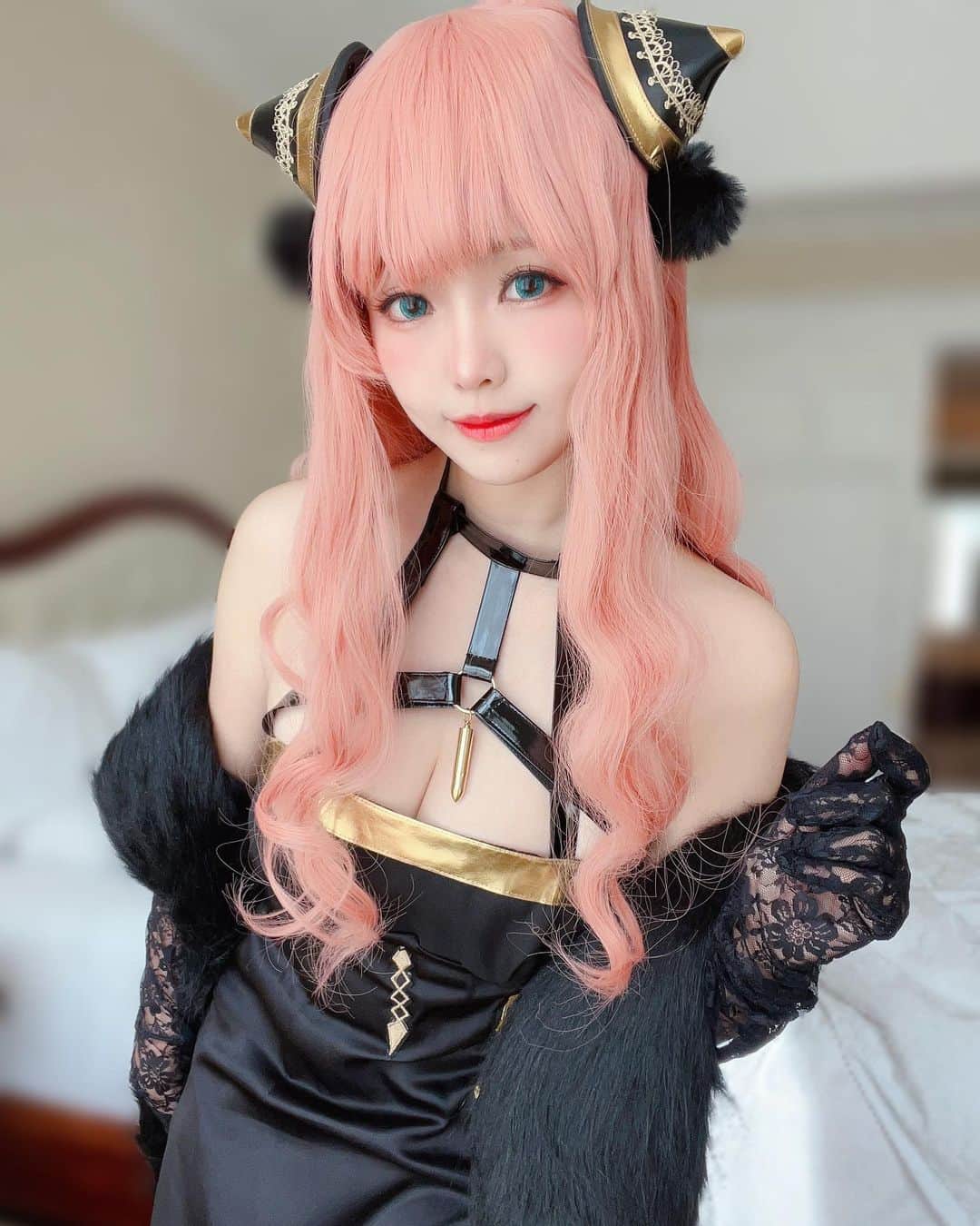 Elyのインスタグラム：「AniAni Festival started! See you at event today 💕 Sign meet & greet  9am - 11am 3pm - 6pm  活動開始囉～終於有E子的身高可以出的Anya版本 ✨🥹」