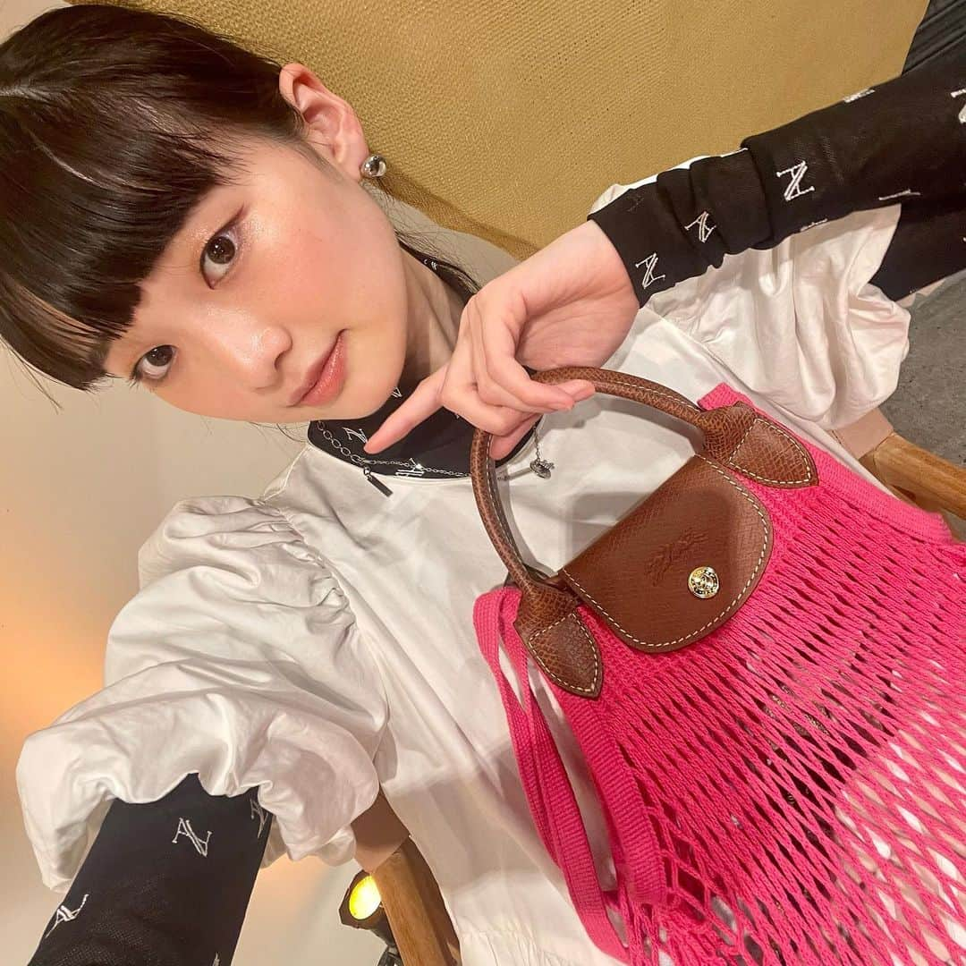 月山京香さんのインスタグラム写真 - (月山京香Instagram)「@longchamp 💖  グランピングをイメージした今回のコレクション。 私は実用的でアイテムの大きさを問わずに使える「ル プリアージュ®︎ フィレ」を！  ピンクのカラーでこれからの季節にぴったり！ そのまま持ち物を入れても、中にポーチを入れて柄を見せるのも可愛いからこれから沢山使うの楽しみ！🤤  #longchampglamping #longchampSS23 #ロンシャン #pr」3月26日 18時00分 - i_am_kyoka_yade