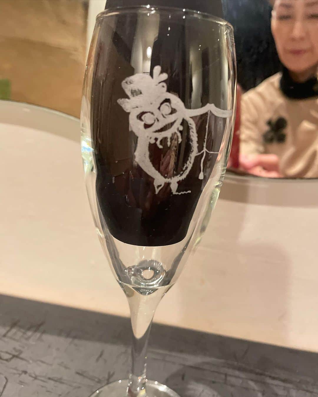 大林素子さんのインスタグラム写真 - (大林素子Instagram)「ソウサイノチチル 次が千穐楽！ の前に、武藤ちゃんが お弁当🍱きゃあ❤️ ごめんなさいの意味は さぁ、なんでしょ？😂 ありがとう  そして、プレゼントBOXに とーきー様から 素敵なグラスが！ かなりテンション上がりました お家で、シャンパン飲みます あ、日本酒、宮泉も良いなぁ とーきー様 ありがとうございました」3月26日 15時01分 - m.oobayashi
