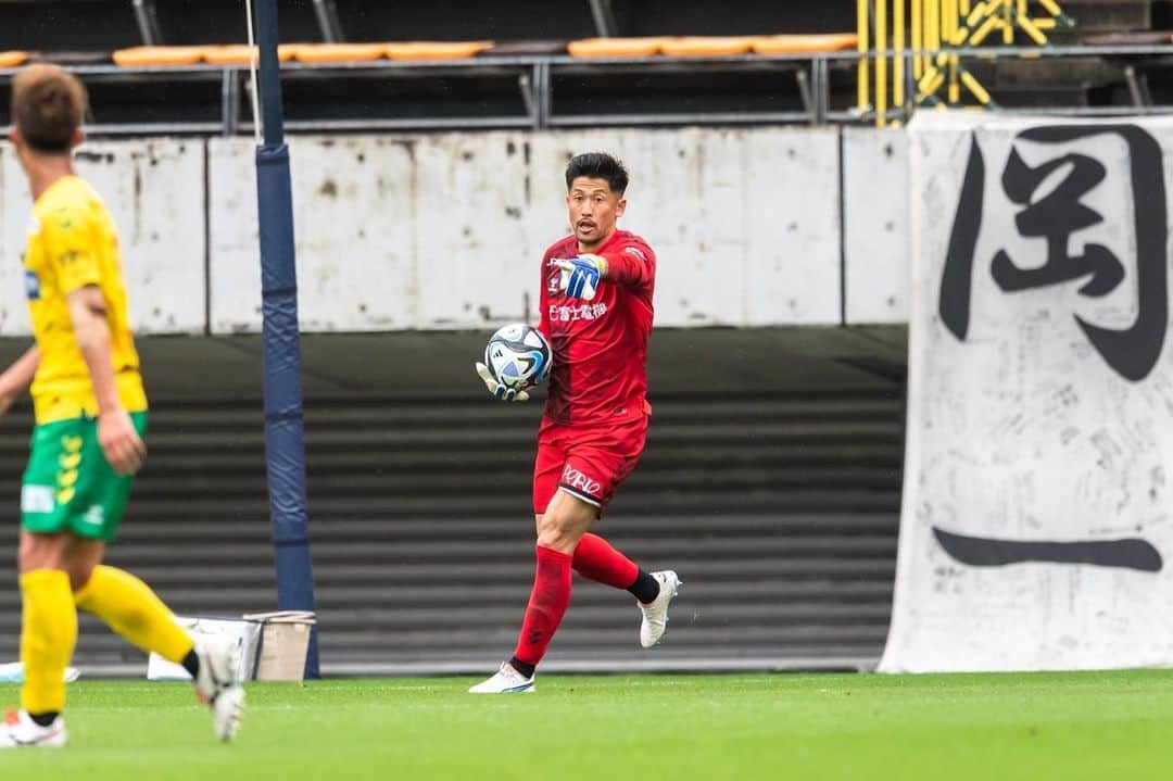 新井章太のインスタグラム：「vs 岡山  1-1 △  絶対に強くなる。  @jefunited_chiba_official  @precovery_japan  @precovery_korea  @norm_inc  @norm_standard  @soccerjunky_official  @unical_calcium  @innhero_japan」