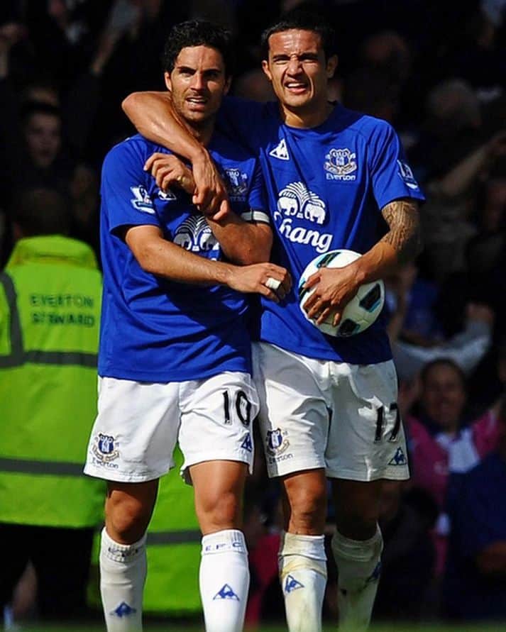 ティム・ケーヒルのインスタグラム：「Happy birthday my brother @mikelarteta 💙 Enjoy your special day my man ⚽️📚」