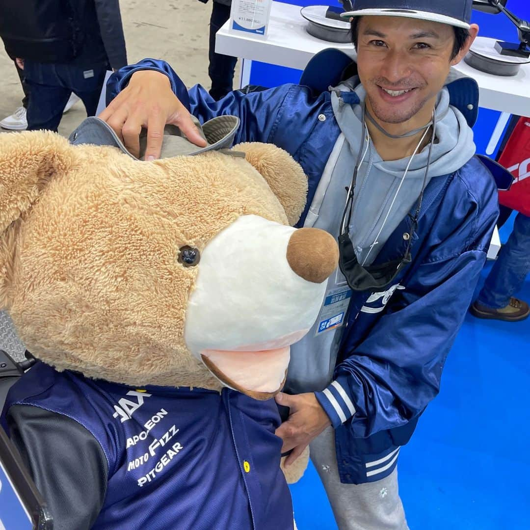 山下晃和さんのインスタグラム写真 - (山下晃和Instagram)「【MOTO】東京モーターサイクルショーを開催してくださったスタッフ様全員に感謝致します。  会場でお会いできたすべての方々に幸あれ！！！  モーターサイクルは永遠に不滅です  #タナックスの皆さまに感謝 #KOMINE #コミネのブースやカタログにも居ます #バイクが好きです #TANAX #タナックス #MOTO #Motorcycle #東京モーターサイクルショー #東京モーターサイクルショー2023 @tanaxofficial」3月26日 15時33分 - travel_akikazoo