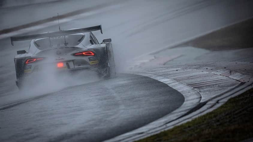 吉本大樹さんのインスタグラム写真 - (吉本大樹Instagram)「25-26 March 2023 #SuperGT official test in #Fujispeedway🗻 Rainy two days in Fuji done.  It was shame we didn’t have any dry session but wet test is also important and we now have better understanding in wet conditions.  Next stop > 2023 Round1 Okayama on 15-16 April🍑 2日間の富士テストを終えました。初日はまだ走れましたが2日目の雨量は安全に走りってデータ収集できる雨量ではありませんでした💦 足元の悪い中見に来てくれた多くのファンの皆さんにはあまり走っているところをお見せできず心苦しいです🙏🏻 今回のウエットテストで良くも悪くも見えてきた部分はあります。 さぁ次は開幕戦！ ドライで試したかったメニューが消化できなかったのは不安材料ですがそれはどこのチームも一緒でしょう。 手応えは感じています…！ 良いスタートダッシュ決めたい！🔥  #SuperGT @supergt_official  #GT300 #LMcorsa #OsakaToyopetGroup #OTG #OTGmotorsports @otggroup_60  #TOYOTA #Supra #GRsupra #GRsupraGT #スプ子 #PETRONAS @petronassyntium  #DUNLOP @dunloptyres_jp @dunlop_motorsport  #しゅんきゅん @shunsuke.kohno」3月26日 16時23分 - hiroyoshimoto