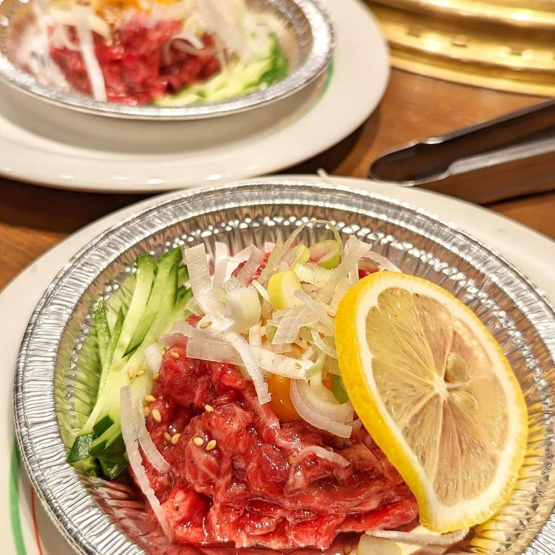 大見さなえさんのインスタグラム写真 - (大見さなえInstagram)「鶯谷『鶯谷園 』☺️🥩 リーズナブルに上質なお肉を ボリューム満点で楽しめる焼肉屋さん🥩 ⁡ タン塩900円、特上ロース1,200円 レバ焼き650円、焼きユッケ1,000円 上ミノ850円など！安い✨ ⁡ この日は売り切れてたけど、前回食べた時 特上タン、特上ヒレも頼みたい一皿🐥 ⁡ 店内賑やかな空間で90分制！ サクッとお肉好き友達と 気軽に焼肉を楽しみたい時に🙆‍♀️ ーーーーーーーーーーーーーーーーーーーー エリア  鶯谷 予算 5,000円〜8,000円 オススメ　特上ロース、特上ヒレ ーーーーーーーーーーーーーーーーーーーー 読んでくださってありがとうございます💓 🔖@tabe_megumi 東京・福岡を中心に 美味しいお店を紹介してます☺️ チェックしてみてね✨ ーーーーーーーーーーーーーーーーーーーー #鶯谷園 #焼肉 #お肉 #yakiniku #コスパ高 #pixelで撮影  #めぐログ_鶯谷 #めぐログ_焼肉 #鶯谷グルメ #特上ロース #東京焼肉」3月26日 16時26分 - tabe_megumi