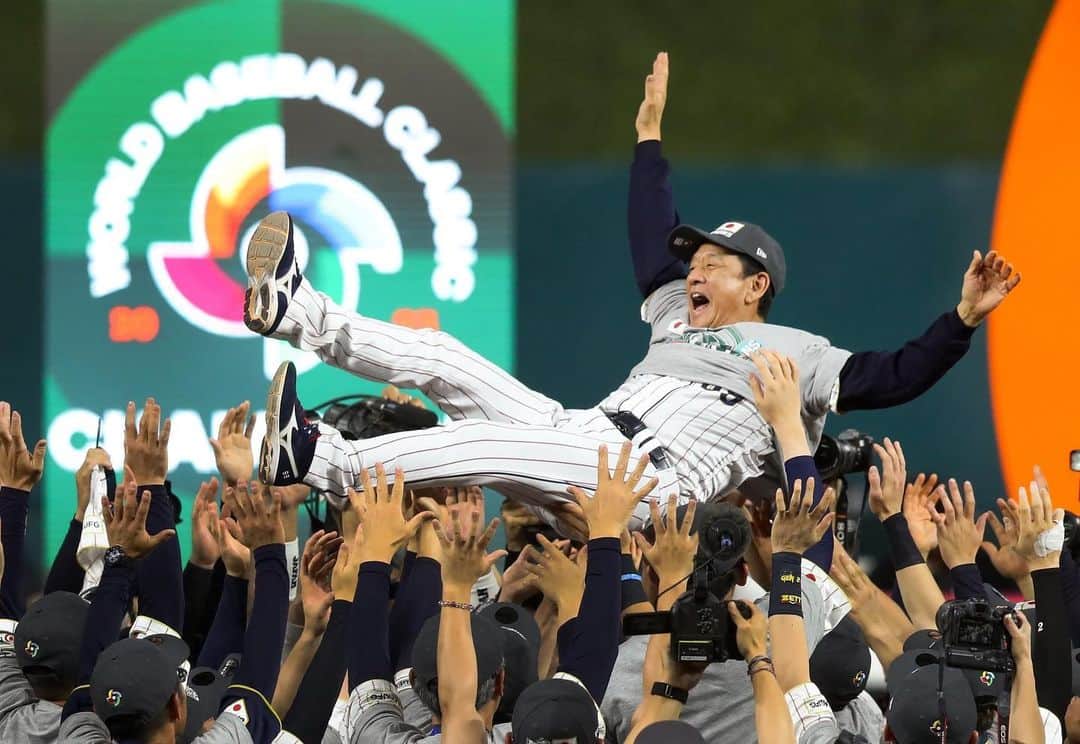 テレビ東京「SPORTSウォッチャー」さんのインスタグラム写真 - (テレビ東京「SPORTSウォッチャー」Instagram)「今夜3/26（日）22:54～ #テレビ東京『みんなのスポーツ』に 侍JAPAN 🇯🇵 #栗山英樹 監督が生出演🎉  そこで栗山監督への質問を大募集🙌 聞きたいことをコメントに書いて教えてください😊 踏み込んだ質問もお待ちしております‼️  #WBC  写真：アフロ」3月26日 16時37分 - minspo_tvtokyo