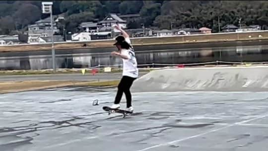 山本勇のインスタグラム：「10 min. solo performance!! Almost flawless✨  In the opening ceremony of Ashidagawa Kawamachihiroba Skateboardpark in Fukuyama, Hiroshima on 21/3/2023  #skateboarding #freestyleskateboarding #isamuyamamoto @powellperalta @bonesbearings @hascoskate @onepiece_staff @fscomsb @goodskates.inc @superskateboarding_ @decomposedskateboards @riptidesports @niketokyo @total_healthcare_nara  #longboarding #longboarddancing #freestylelongboarding @1loveboards @1love_sk8 @calibertrucks  #freeskates @jmkride @jmkride.jp  #onepiece  #ワンピース #superskateboarding  ©︎Eiichiro Oda/ Shueisha  @redbull @berrics」