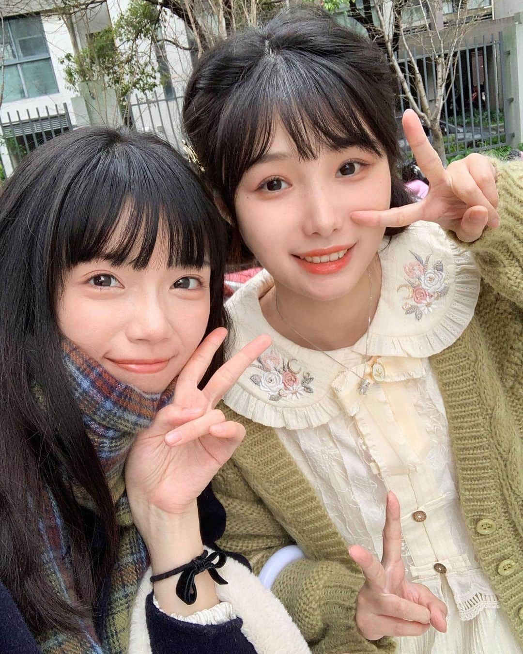 茶叶小果さんのインスタグラム写真 - (茶叶小果Instagram)「Rika来上海找我玩 我们去辰山植物园看了樱花🌸 好开心 回来看照片都是笑嘻了的 Rika好会拍！ 阴天的樱花也好美 已经满开 快去赏樱吧～ #桜」3月26日 16時58分 - chayexiaoguo