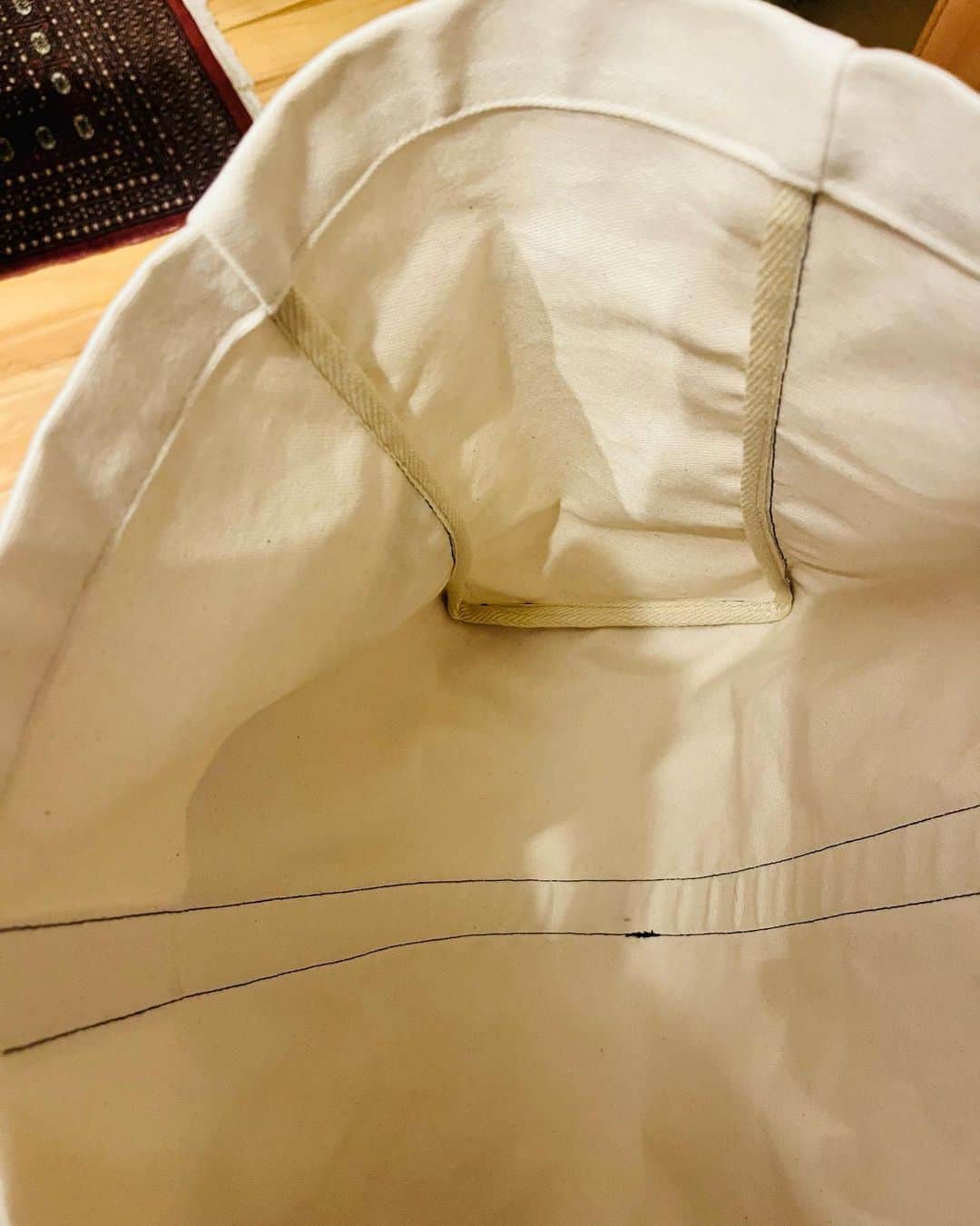コカドケンタロウさんのインスタグラム写真 - (コカドケンタロウInstagram)「⠀ 『ちょいBIGトートバッグ』  オックスと帆布でちょいデカめの今までで1番しっかりした本気っぽいバッグ作ってみました。  イエローが思ったよりデカかったから、赤は一回り小さくしました。  #ミシン #コカドミシン」3月26日 16時55分 - kokado_kentaro