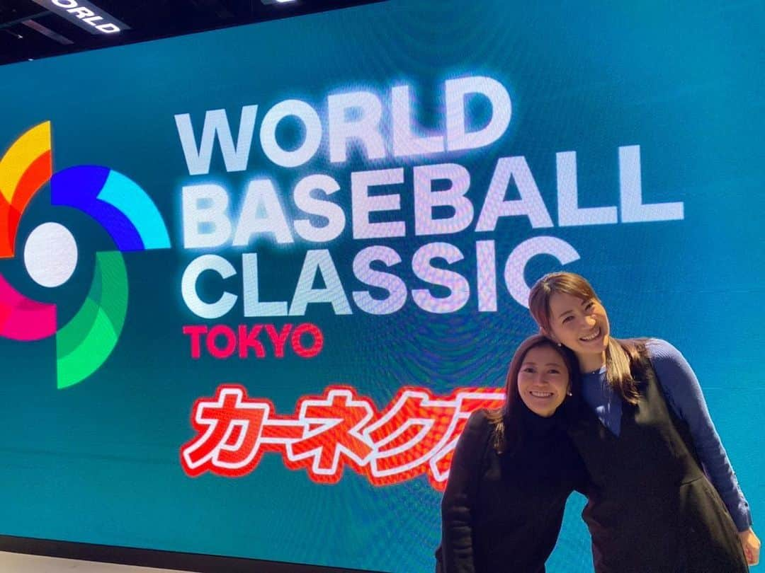 小倉星羅さんのインスタグラム写真 - (小倉星羅Instagram)「WORLD BASEBALL CLASSIC™ 私の日本戦アナウンス担当は、 3月11日のチェコ共和国戦でした🇯🇵🇨🇿  マリーンズ の佐々木朗希投手が大切な日に投げる試合で、 アナウンスをさせていただくことができました。  試合後、お互いを讃え拍手がこだました時間に、 野球っていいなと改めて思いました🥹  親友がたまたま来ていた試合✨ 👩🏼「いつもと全然声違うね‼️大谷選手と星羅撮れたよ笑」  個人的には、情熱大陸の大事なシーンに使用していただき アナウンスの大事さを感じました。  これからも声で野球を応援していきます🗣  #worldbaseballclassic #WBC #佐々木朗希 投手」3月26日 17時07分 - seira_ogura