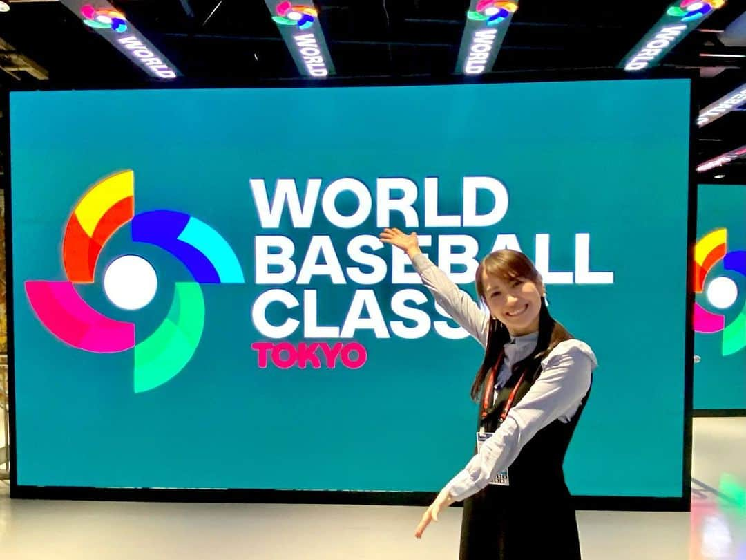 小倉星羅のインスタグラム：「WORLD BASEBALL CLASSIC™ 私の日本戦アナウンス担当は、 3月11日のチェコ共和国戦でした🇯🇵🇨🇿  マリーンズ の佐々木朗希投手が大切な日に投げる試合で、 アナウンスをさせていただくことができました。  試合後、お互いを讃え拍手がこだました時間に、 野球っていいなと改めて思いました🥹  親友がたまたま来ていた試合✨ 👩🏼「いつもと全然声違うね‼️大谷選手と星羅撮れたよ笑」  個人的には、情熱大陸の大事なシーンに使用していただき アナウンスの大事さを感じました。  これからも声で野球を応援していきます🗣  #worldbaseballclassic #WBC #佐々木朗希 投手」