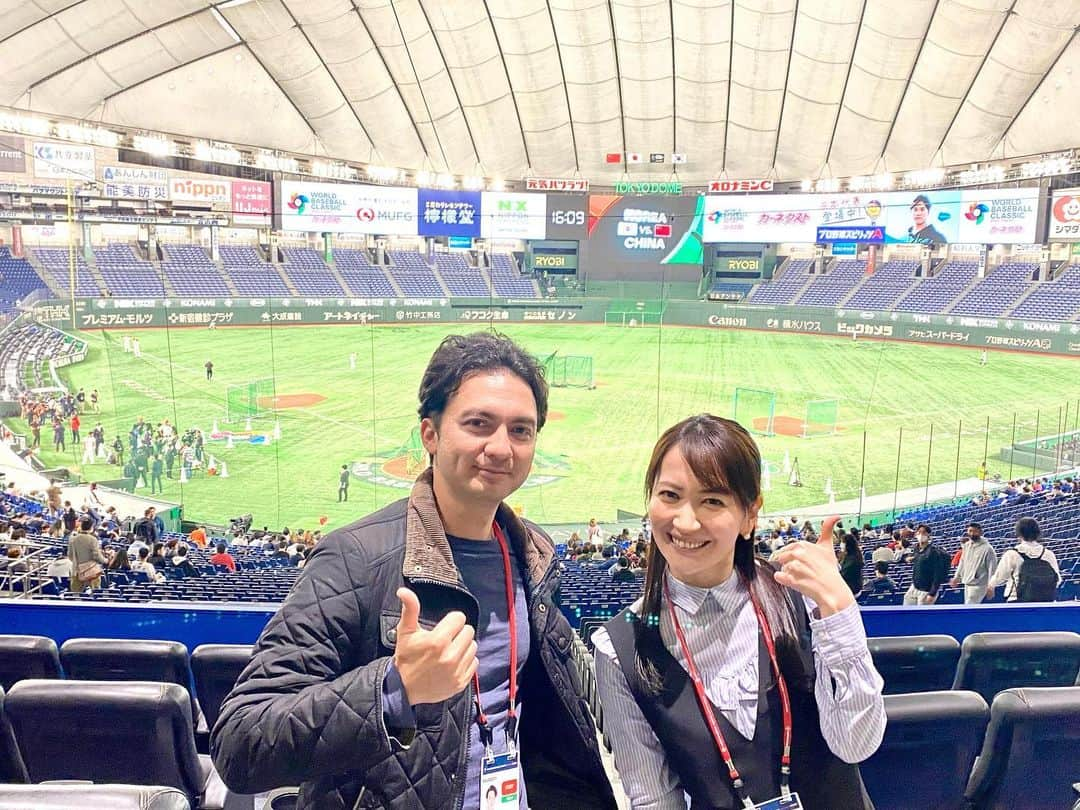 小倉星羅のインスタグラム：「WORLD BASEBALL CLASSIC™  東京プールで、3試合アナウンスを 担当させていただきました⚾️  初めての国際試合でしたが 英語アナウンスのマイケルさんに和ませていただき、 楽しく終わることができました🥹  オリパラ時代の野球好き仲間にも再会🤣 共に国際試合に携われたことが感慨深かった。  今大会は、チェコ共和国担当🇨🇿 みなさんご存知のようにプロチームが無く、 仕事をしながら野球を続け、初めて予選を突破してきたチーム。 初戦からすごく楽しそうに野球をされていて、選手もファンも盛り上がっていて、ファンになってしまいました🫶  チェコでは初めての野球中継となったWBC。 マウンドを降りる投手に総立ちで拍手を送るファンの姿をみて、ヨーロッパでも野球の魅力が広まっていると確信しました。  英語圏ではないようで話はあまり通じませんでしたが、 いつの日か野球を見にいきたい国です🇨🇿 ちなみにmuzhik選手推しかな🥰  #WBC #worldbaseballclassic」