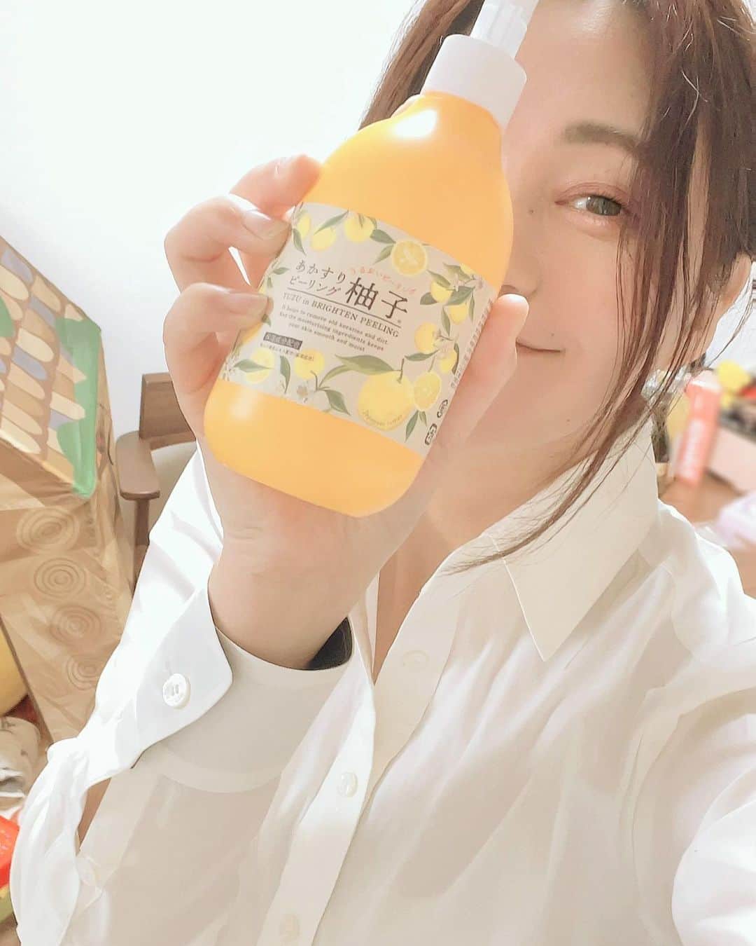 のインスタグラム：「全身使えるピーリンジェルを使ってみました😊  全身ツルツルで気持ちかった✨✨✨ 大好きな柚子の香りがほんのりして癒されました。  今日は久しぶりの実家帰るぞー！！！  #あかすりピーリングジェル #あかすりピーリングジェル柚子 #あかすりピーリングジェル柚子口コミ #古い角質毛穴汚れ #monipla #GRinc_fan #2歳児ママ」