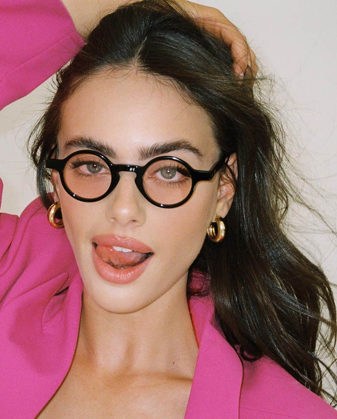Yael Shelbiaのインスタグラム：「@cattleya_eyewear by @yanivedry1 📸」