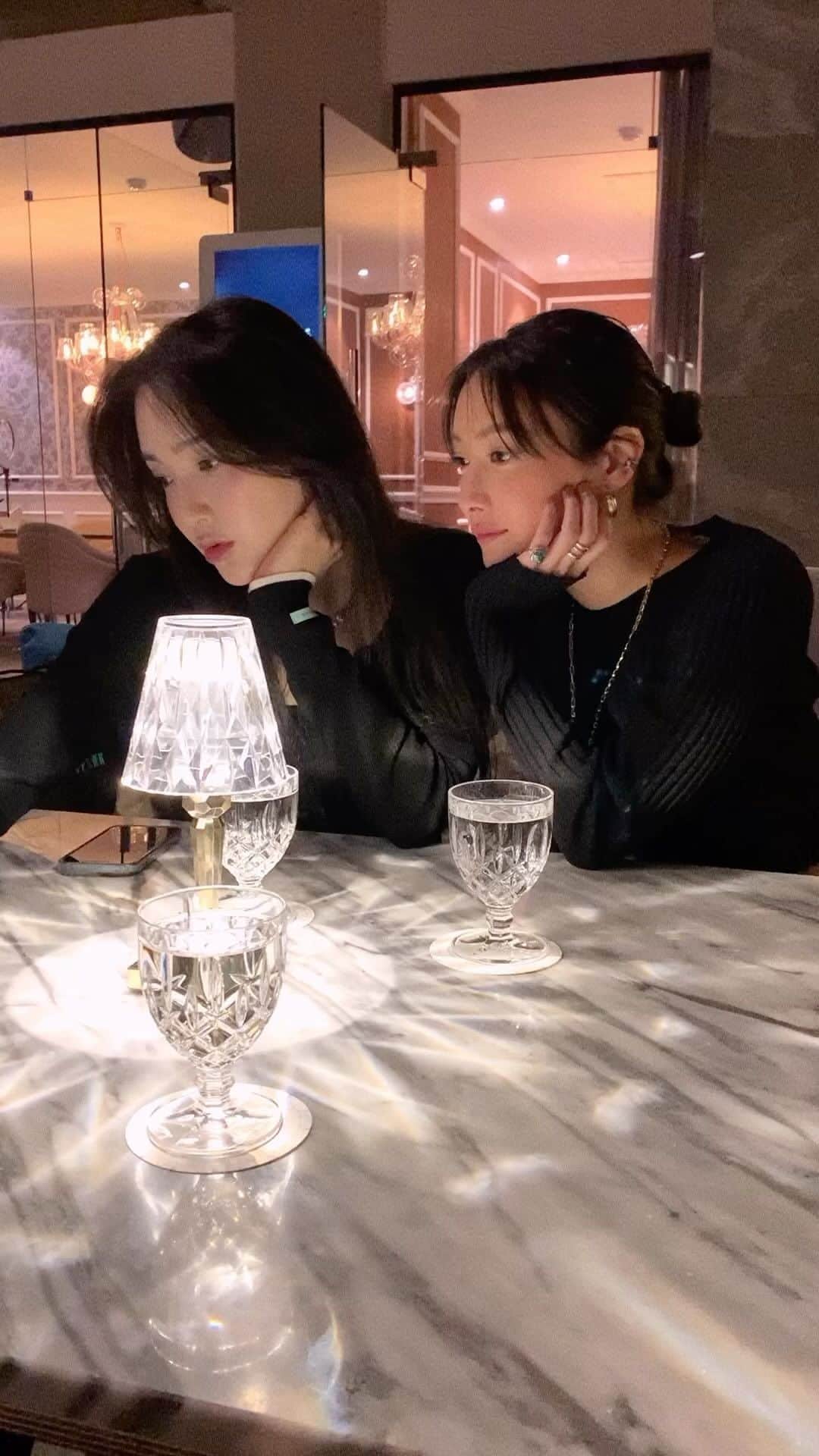 菜々緒のインスタグラム：「母と祖母を韓国に連れて行ってあげました✨  韓国女子旅🇰🇷  現地でかよと合流👯‍♀️」