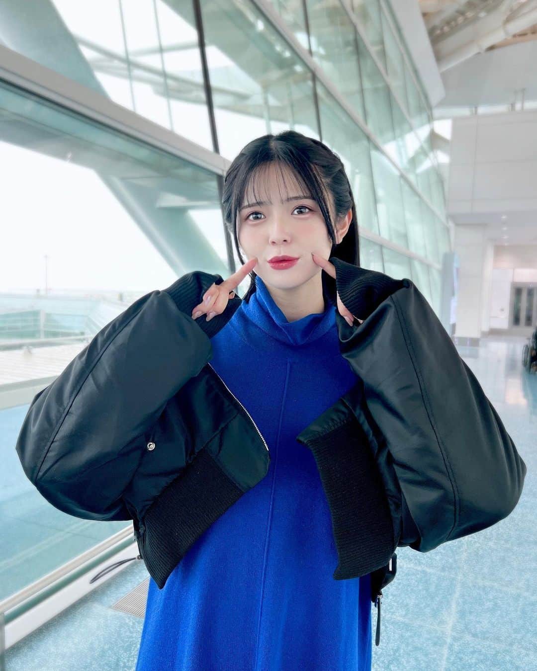 紡木吏佐のインスタグラム：「羽田空港✈️✈️  onepeace #unroval jacket #un3d  boots #charlesandkeith   #紡木の召物」