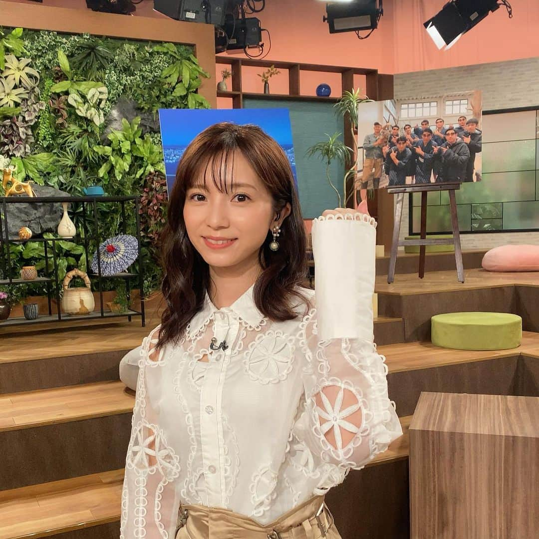 入来茉里さんのインスタグラム写真 - (入来茉里Instagram)「明日 3月27日（月）午後7:00〜7:50 NHK BS1 『スポヂカラ！』 笑顔を街に 踊る高校生 〜鹿児島実業・男子新体操部〜  みてね♡  スタイリスト @sachiemon   blouse👗@saaageboutique pierces💍@stri3 pumps👠@randa_pic  #鹿児島 #鹿児島実業 #鹿実 #新体操 #男子新体操 #NHK #スポヂカラ #bs1   @kajitsuseitokai_official」3月26日 17時51分 - iriki.mari_official