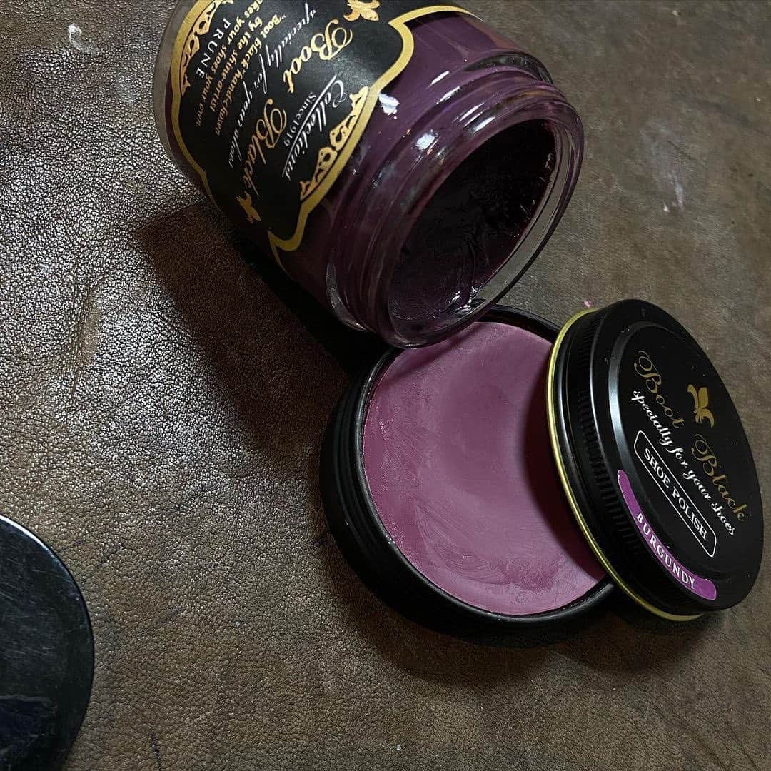 bootblack_officialさんのインスタグラム写真 - (bootblack_officialInstagram)「Beautiful colors 🥀 Photo by : @addar_shoeshine   #columbus#bootblack#shoecare#shoeshine#shoepolish#shoegazing#shoestagram#mensshoes#mensfashion#leathershoes#highshine#madeinjapan#japanmade#japanmadeshoecare#japan#burgundy#prune#beautiful」3月26日 17時44分 - bootblack_official
