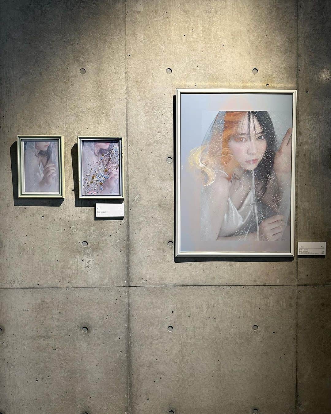 山内あいなさんのインスタグラム写真 - (山内あいなInstagram)「1st Exhibition「440Hz」 イベントありがとうございました🖼 ⁡ 「産声」をコンセプトに art @ainayamauchi3131  graphic design @soisooi  photo @rina_asukai  model @miria.watanabe_official  direction @masashi__hisamatsu  ⁡ のクリエイティブチーム体制でお届けし、 ライブペインティングもトークショーも 在廊もしましたよ☺️🤍 ⁡ みんなにも久しぶりに会えてただいま！って 気持ちで溢れたし、 みり愛ちゃんのファンの方も皆さまお優しくて ただただ幸せ空間でした…🥲✨✨ ⁡そしてみり愛ちゃん、恐れ多いですが ふとした言動や趣味も含め、 とても同じ匂いのする女の子でした🥹 (姉妹で仲良くさせて頂きたい…🫶←)  そして、会場限定のオリジナルコーヒーも @littleflowercoffee さんに作って頂き、 とても大好きなブレンドに なったので是非試してみて🥹🍓☕️‼︎✨ ⁡ ⁡ 4月2日まで開催中ですのでぜひご来場ください☺️✨  ＜日程＞ 2023年3月21日(火) - 2023年4月2日(日) 開場：12:00 / 閉場：19:00（最終日閉場：18:00） 会場：ROOMCRIM NAGOYA conceptshop @roomcrim_nagoya  愛知県名古屋市中区大須3-1-35 HASE-BLDG.3 2F ⁡ #440Hz #写真展 #art #graphicdesign  #photography  #飛鳥井里奈  #山内あいな #ﾔﾏｳﾁｱﾐ #渡辺みり愛」3月26日 17時46分 - ainayamauchi3131