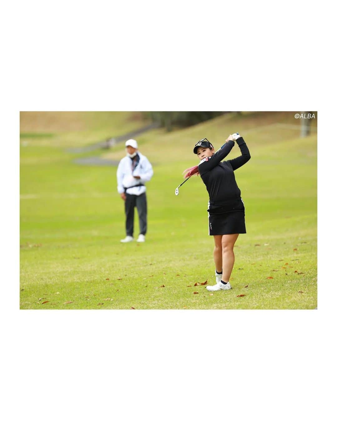 照山亜寿美のインスタグラム：「アクサレディスゴルフトーナメント⛳️  3日間通してようやくアンダーでラウンドができて  いつも通り普通にプレーができて  最終日ベストスコア賞もいただけて  大収穫な1週間でした🫡🔥  皆様いつも応援ありがとうございます🙇‍♀️‼︎  また来週も頑張ります🙇‍♀️✨  #ブリヂストンゴルフ #no1grip #サザンヤードカントリークラブ #アスリート街ドットコム #寿屋フロンテ #bullandbull #かんざしてぃー」