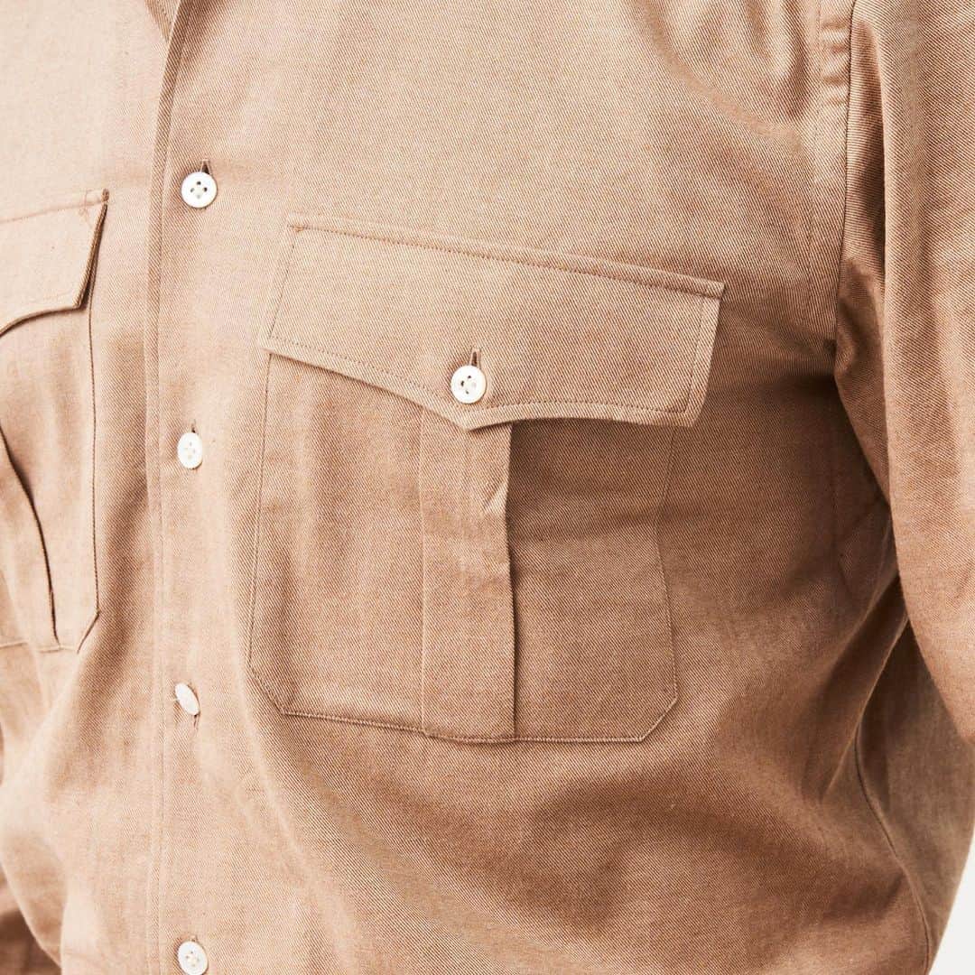 エドワード セクストンさんのインスタグラム写真 - (エドワード セクストンInstagram)「Striking, smooth, simplistic. Our Camel Contemporary Jacket gives a nod to the safari iterations we made in the 1970s. Pair it with our Dijon flannel shirt for an incredible tonal look, as part of our #SS23 Drop 3: #Bloom. Available on edwardsexton.co.uk and at 35 Savile Row.  #edwardsexton #savilerow #menswear #london #tailoring #sartorial」3月26日 18時09分 - edwardsexton