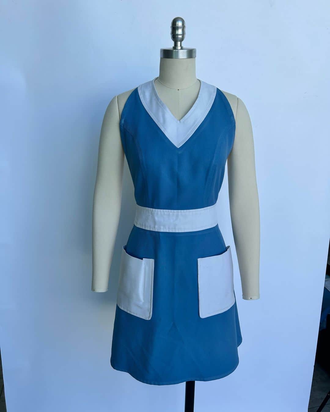 フィリップ・P・キーンのインスタグラム：「From my collection. Apron in Blue and White. @pan.am.museum #vintage #apron #uniform #airline #panam #747」