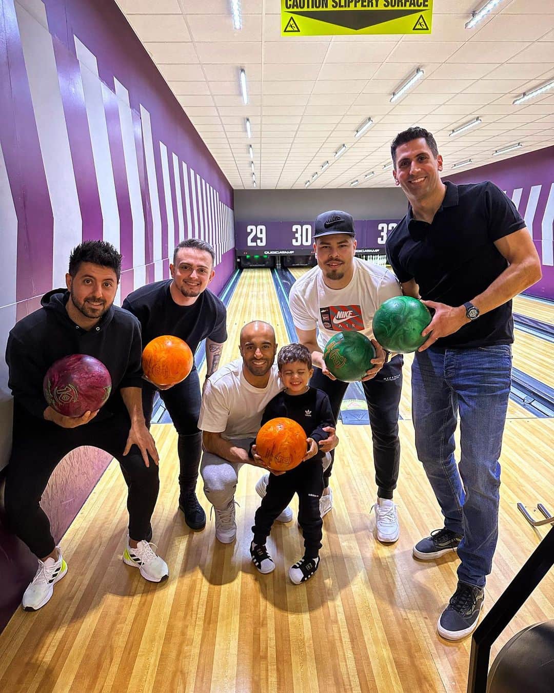 ルーカス・ロドリゲス・モウラ・ダ・シルヴァのインスタグラム：「🎳😁」