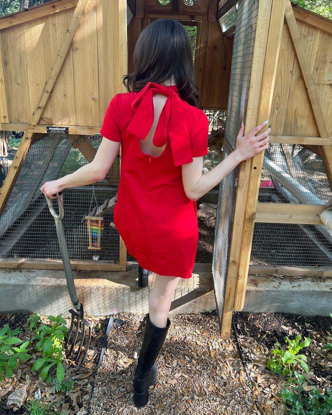 DYLAN MULVANEYさんのインスタグラム写真 - (DYLAN MULVANEYInstagram)「found the perfect dress for my Austin trip on @renttherunway ! They’re now offering new plans with more items for the same price - which means you get even more options for a little bit of extra everyday.  Use my code DYLANRTR for 40% off the 10 item plan!! #rtrpartner #eraofextra」3月27日 4時55分 - dylanmulvaney