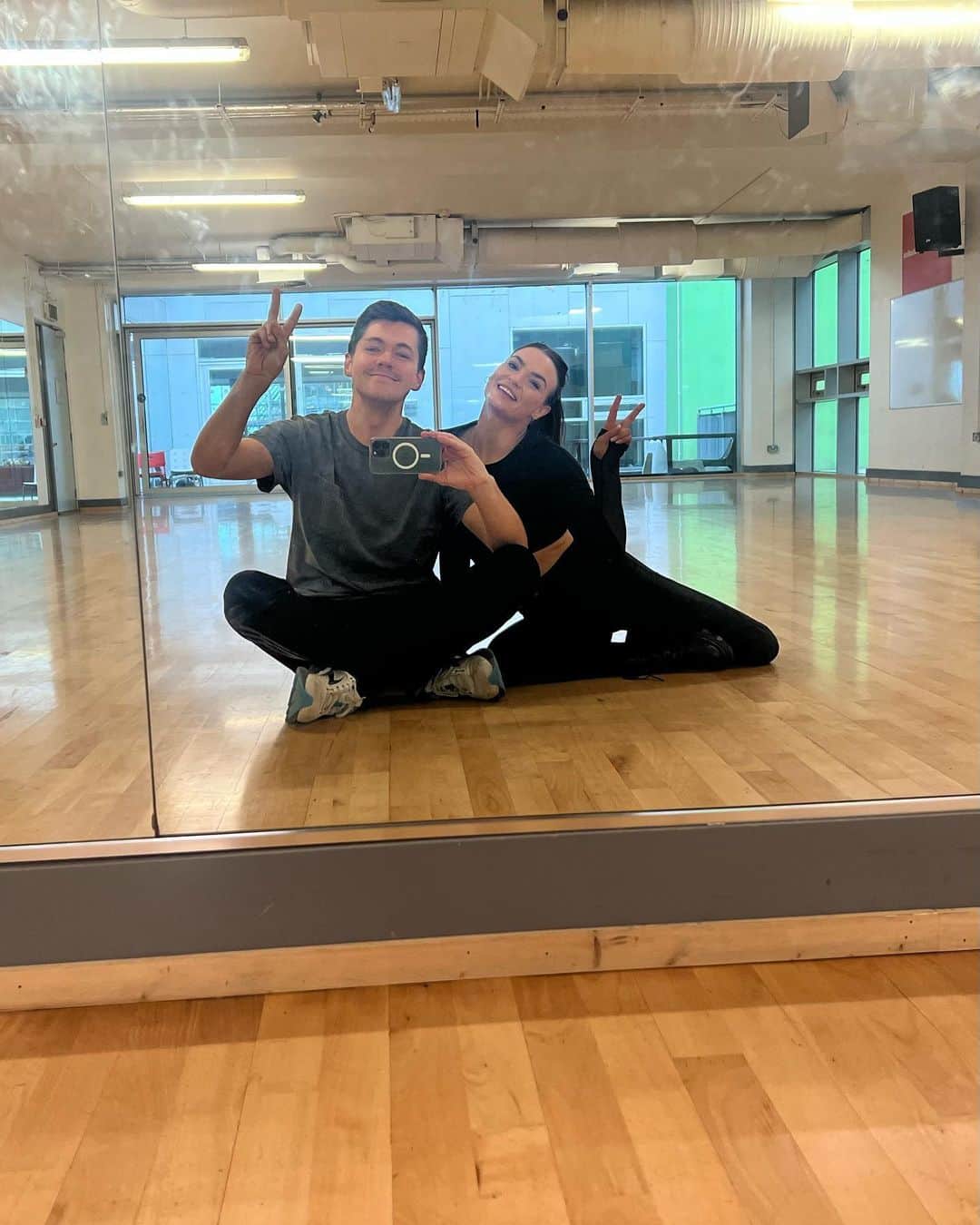 ダミアン・マクギンティーさんのインスタグラム写真 - (ダミアン・マクギンティーInstagram)「I’ve taken a week to pretty much fully digest the last 4 months. The opportunity for Dancing with the Stars came to me in the middle of a new record cycle and 45 city tour. It wasn’t the first time the opportunity had come my way (which is very fortunate in itself) and my initial reaction was the same as previously. Nah. There’s not a hope on earth I could do that and not be terrible. It’s too big of an ask.   I sat with it for an hour, and asked myself “but what if it’s an experience that surprises you? What if you can maybe get better and hang in there, and learn a new skill.” I spoke to my wife who took a day to think about it, and then really believed to her core that I should do it.   I did and it’s the best decision I’ve ever made. Facing fear is something I’ve always tried to do in my career, and I promise if you’re reading this and feel like you’re on the fence about a decision or experience due to nerves or fear of the size of the obstacle in front of you, jump into it, and you’ll learn to swim.   @carlmullan , you’re a legend and you know how highly I think of you. You deserve everything good that comes your way. (Up the Creggan)  @kyleevincent and @stephenvincent17 , I miss you both a lot, and will forever cherish the last 4 months we spent together.   Finally to my wife @acmcg1233 thanks for accepting me in all emotional forms the last 4 months 😂  That was truly the hardest thing I’ve done to date, and I couldn’t have done it without you. We are off to travel for a few weeks ❤️  Thanks everybody for the support throughout the journey, truly unbelievable. I am fortunate to do a job that I love, and as always, I can’t wait for what’s next (after a few weeks break) What an experience!! DWTS, over and out.」3月27日 4時48分 - damianmcginty